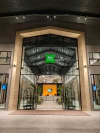 "Smart Stays, Smooth Transfers – Your Budget Gateway Near KLIA"