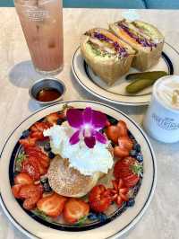 A Local Stroll Through Kitahama – Pancakes, Roses & Riverside Calm