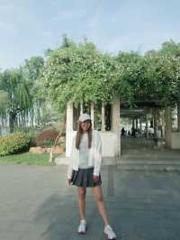 บรรยากาศเย็นสบายที่ Xuanwu Lake