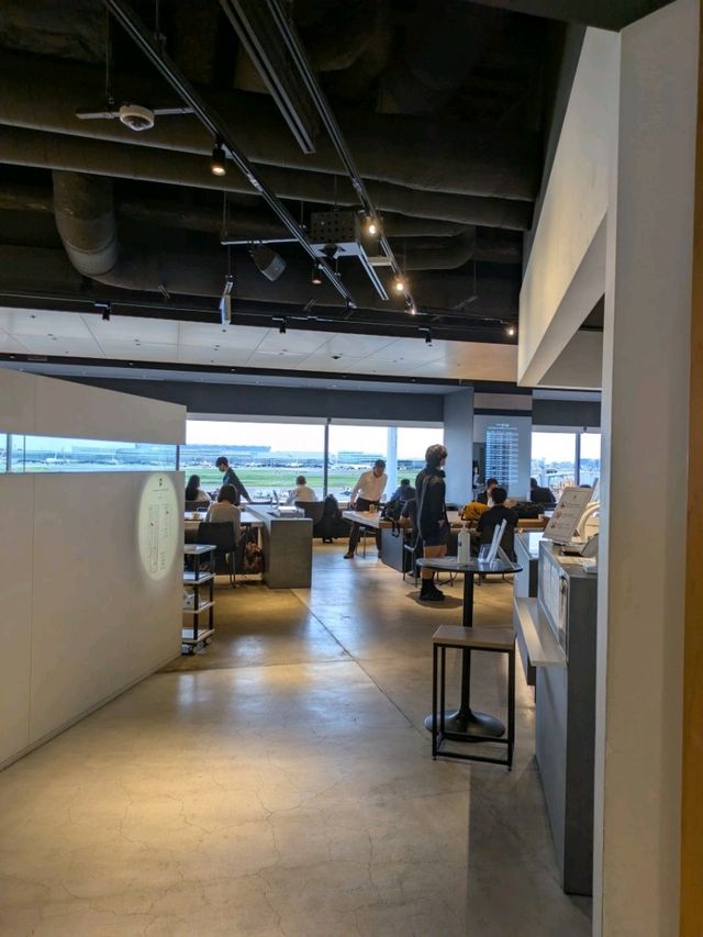 羽田空港のPOWER LOUNGEでまったりタイム✈️☕