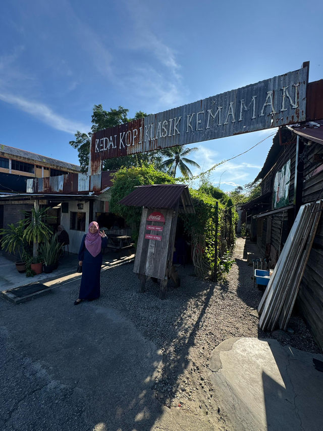 A Sip of Nostalgia at Kedai Klasik Kopi Kemaman