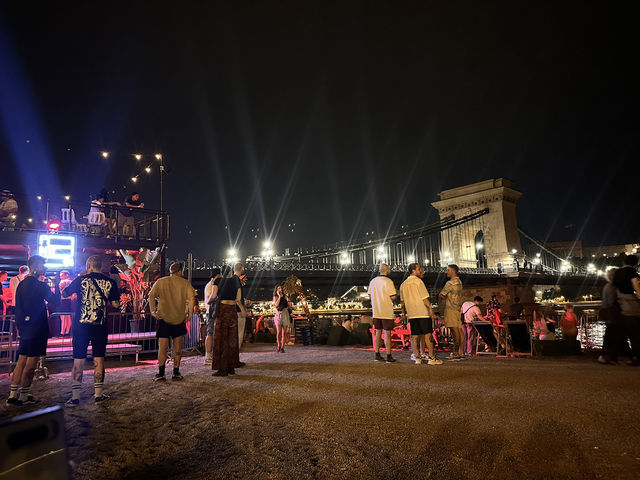 【ブダペストの夜景｜Budapest 🇭🇺 Hungary】 まるで宝石のように輝く、ドナウ川沿いの絶景