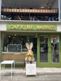 ๐ โ๋ํ ์ ํ ๋ผ๊ตด๋ก ๋ค์ด๊ฐ ๋ฏํ ์คํ โ ์ฐ๋จ๋ Cafe de Rabbitโ