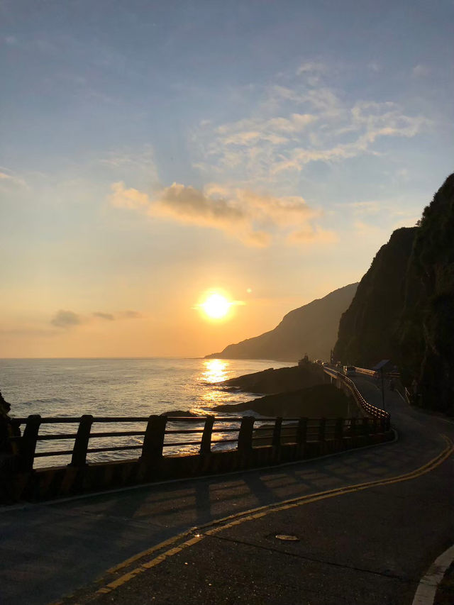 🌿 綠島三日小旅行｜海岸公路 × 夕陽 × 生魚片宵夜，屬於我的療癒逃離日記 🛵🌅🍣