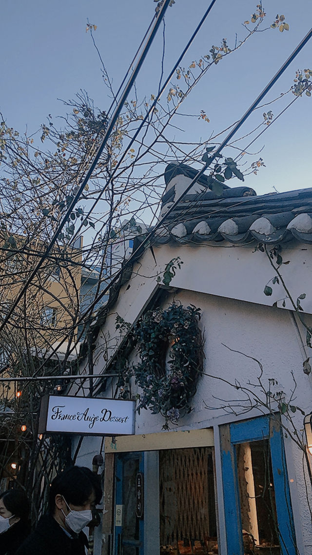 A walk around Ikseon-dong