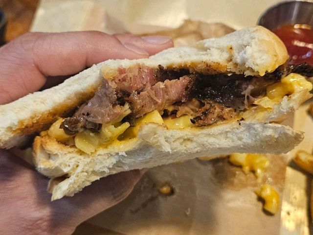 🇺🇸🔥 UJ Smokehouse: A Taste of the US of A 🎆🐖🐄🍖