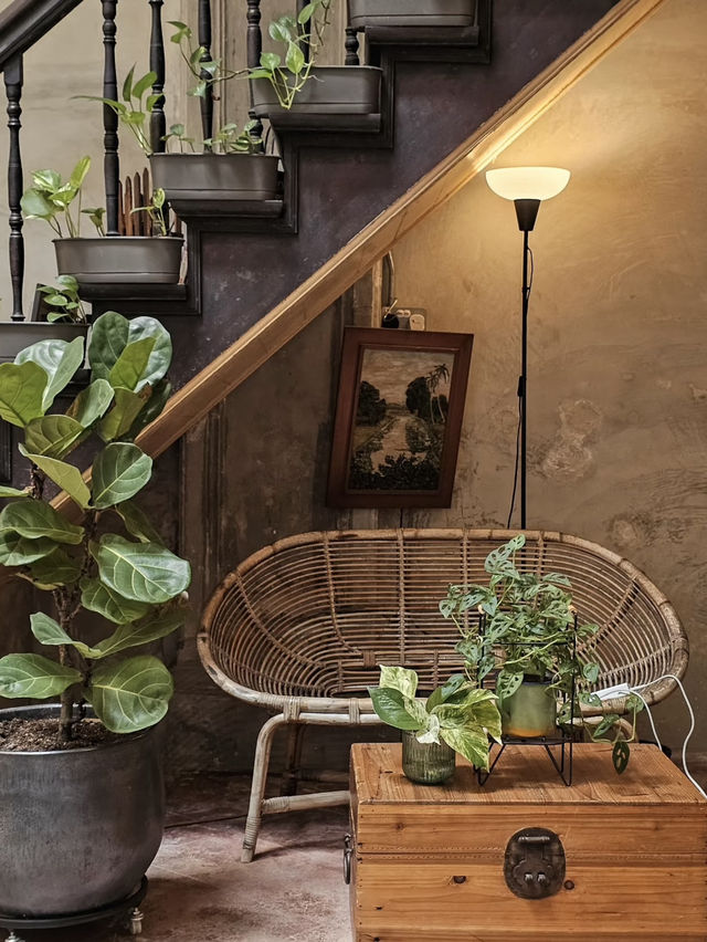 Ban Kheng Cafe: Riverside Reflections & Comfort Bites