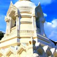 Bangkok’s Secret Temple That Locals Love – You Won’t Believe How Peaceful Wat Rachathiwat Is! 🌿