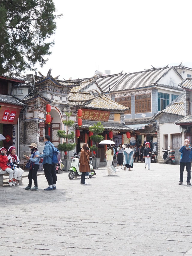 🌿 Wandering Through Dali Old Town – A Charming Mix of Culture,Tea & Street Life