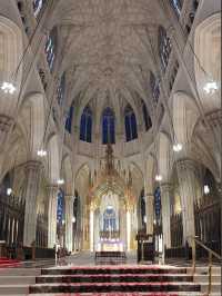 St. Patrick’s Cathedral：高樓叢林中的哥德式奇蹟