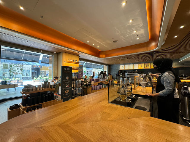 ☕ Aromatic Brew, Sluggish Service at Starbucks Reserve Gurney Plaza