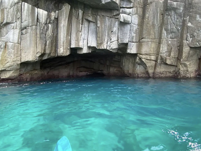 【日本にもあった！三重の“青の洞窟”で神秘の海体験】