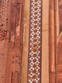  Agra Fort – The Silent Guardian of the Mughal Era 