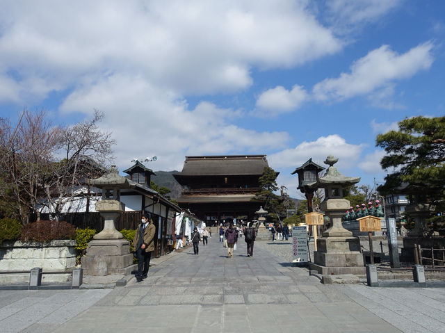 ⛩️ Zenkōji Temple – A Serene Spiritual Heart in Nagano