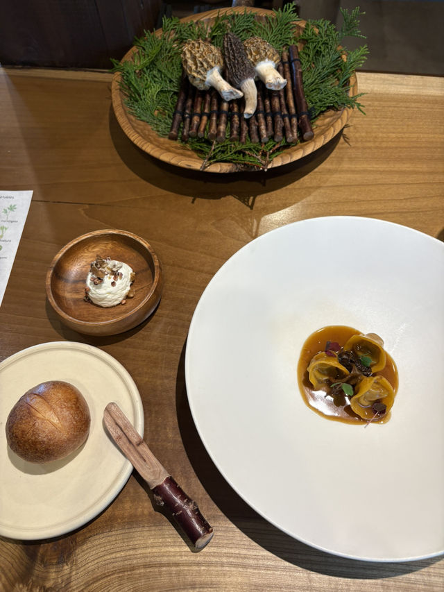 【新潟🌾】人生で1番感動したレストランで熊&猪鍋🐻