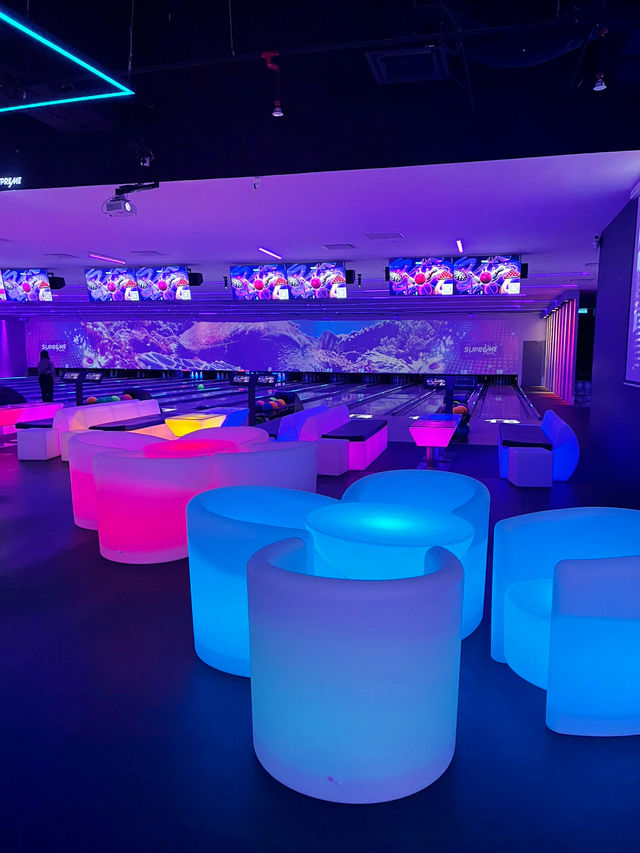 “Light Up Your Game at Supreme Bowl – A Unique Bowling Experience!”