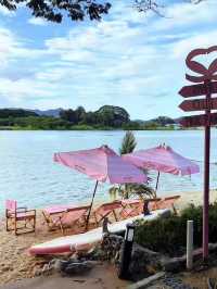 The Sky River Club บีชบาร์สีชมพูสุดคิวท์ริมน้ำกาญ