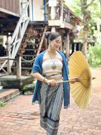 สาวลาวเวียงจันทร์ ใส่ชุดชนเผ่า ที่หลวงพระบาง