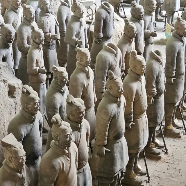 This is a history buff's dream city! 🤩