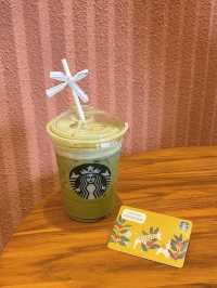 Starbucks Lotte Liễu Giai offers a familiar