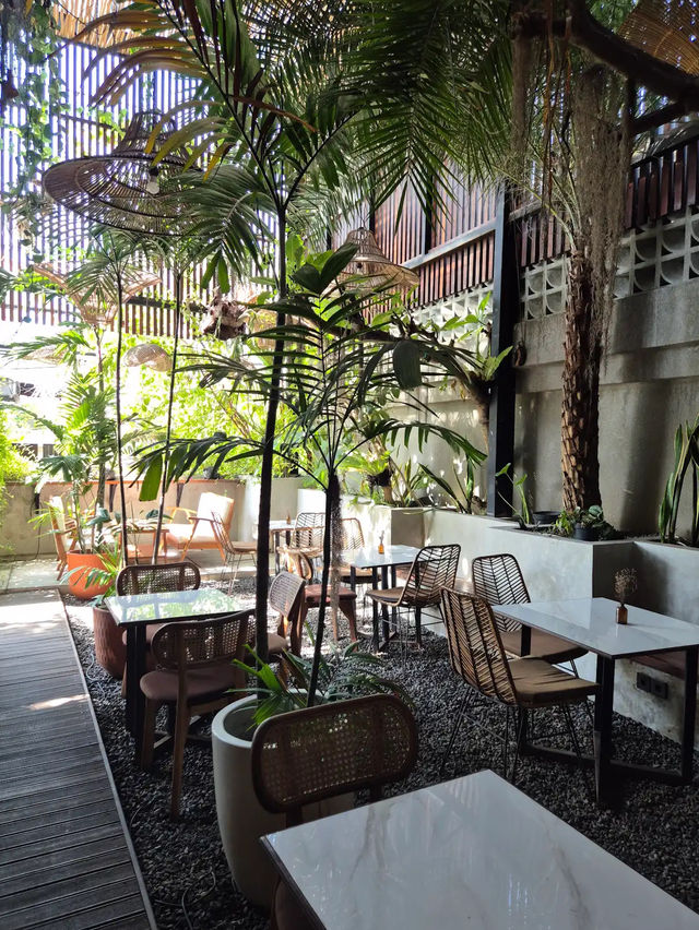 The Jardin Café: Seminyak’s Hidden Garden of Flavor