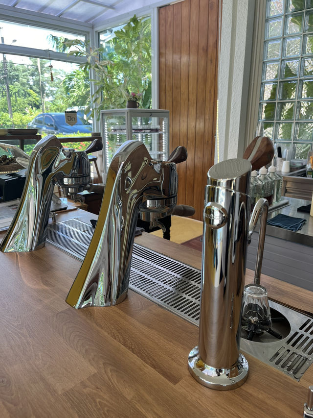 🌤️ Asterisk คาเฟ่ลับริมทะเล  หาดบางกะไชย จันทบุรี