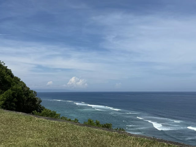 Gunung Payung Beach: Our Favorite Uluwatu Secret! 🏝️💙