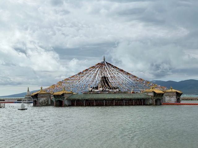 Whispers from the Plateau: Qinghai Lake’s Timeless Beauty