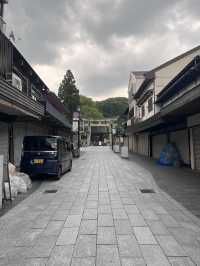 Guide to be able to take pictures of Dazaifu Shrine without the crowd!