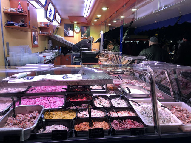 【Fischmarkt Hamburg Altona｜ドイツ・ハンブルク 「眠気も吹き飛ぶ、港町の“朝のエネルギー爆弾