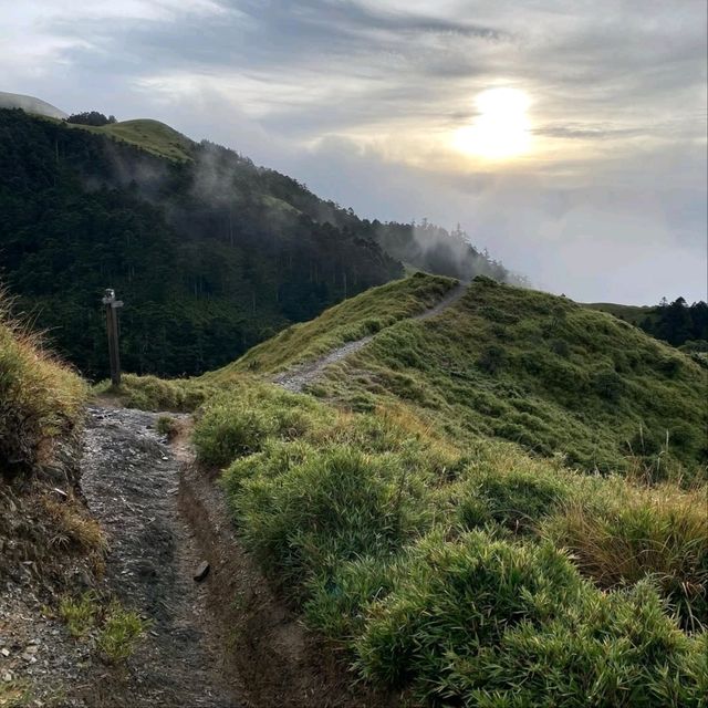 Chasing Peaks and Clouds at Qilai Nanhua