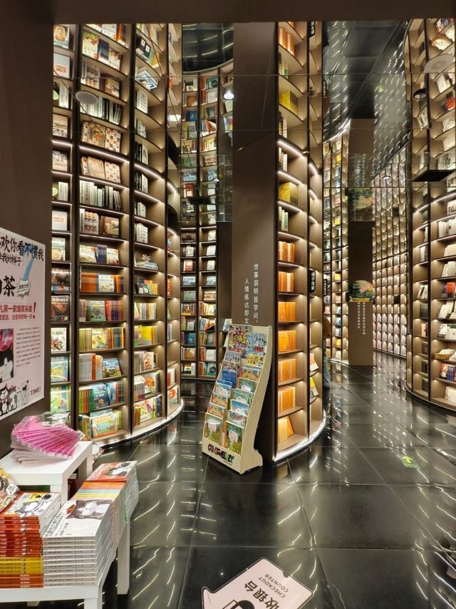 Step into a Story: The Magic of Zhongshuge