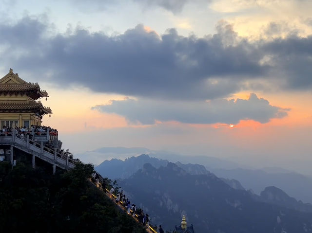 【洛陽老君山】終極遊玩攻略 | 道教聖地嘅雲海仙境 ☁️  【洛陽老君山】終極遊玩攻略 | 道教聖地嘅雲海仙境 ☁️