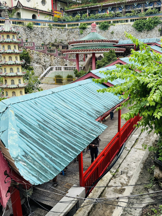 The Guardians of Kek Lok Si