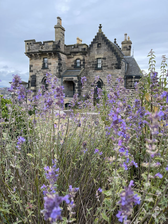 Mystical Mists 🧙 & Medieval Whispers 🏰🪄❤️🔥 Lost in the spell of Edinburgh Mystical Mists 🧙 & Medieval Whispers 🏰🪄❤️🔥 Lost in the spell of Edinburgh