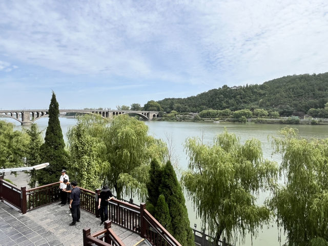 🪨 Longmen Grottoes — Easy Day Trip for International Travelers