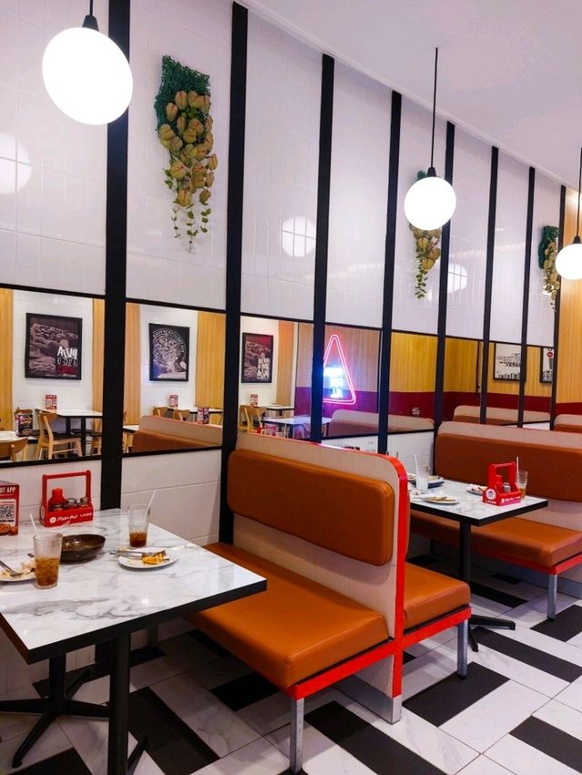 Pizza Hut สาขา Central Fastival Hat Yai Pizza Hut สาขา Central Fastival Hat Yai