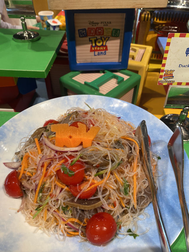 Toy Story Hotel เติมเต็มความฝันวัยเด็ก :)