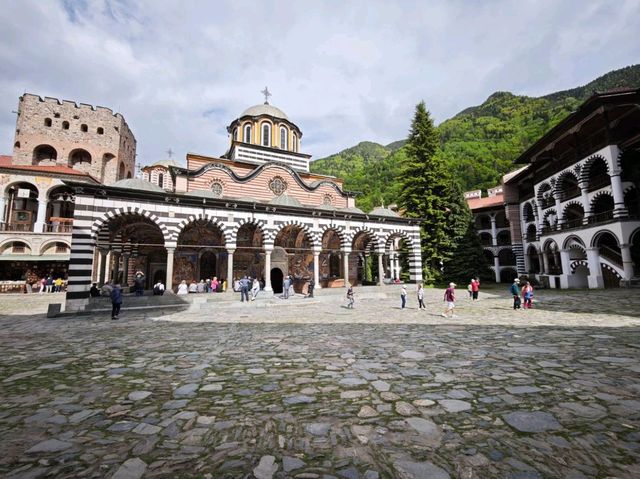 色彩斑斕的東正教傑作#里拉修道院 (Rila Monastery)-保加利亞丘斯滕迪爾州
