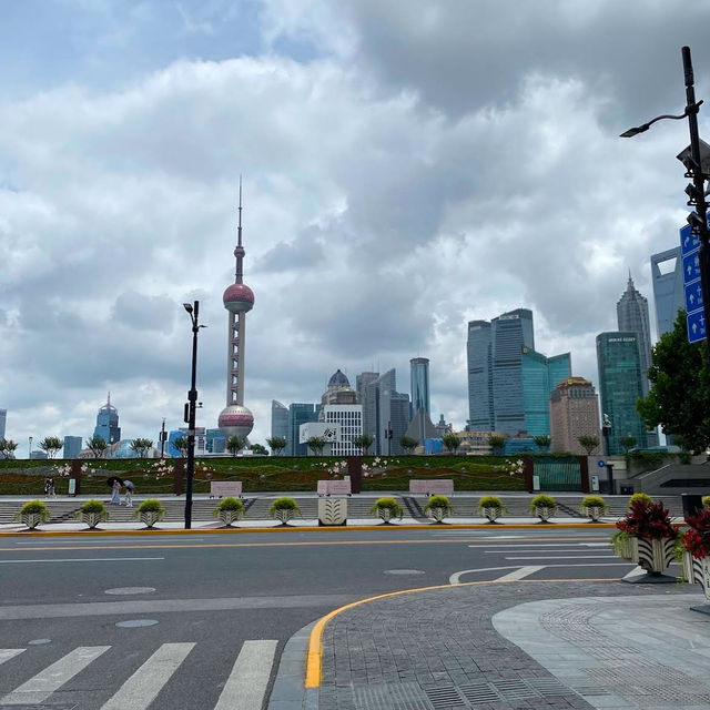 เดินเล่นริมแม่น้ำหรูหรา – สัมผัสเสน่ห์ The Bund 