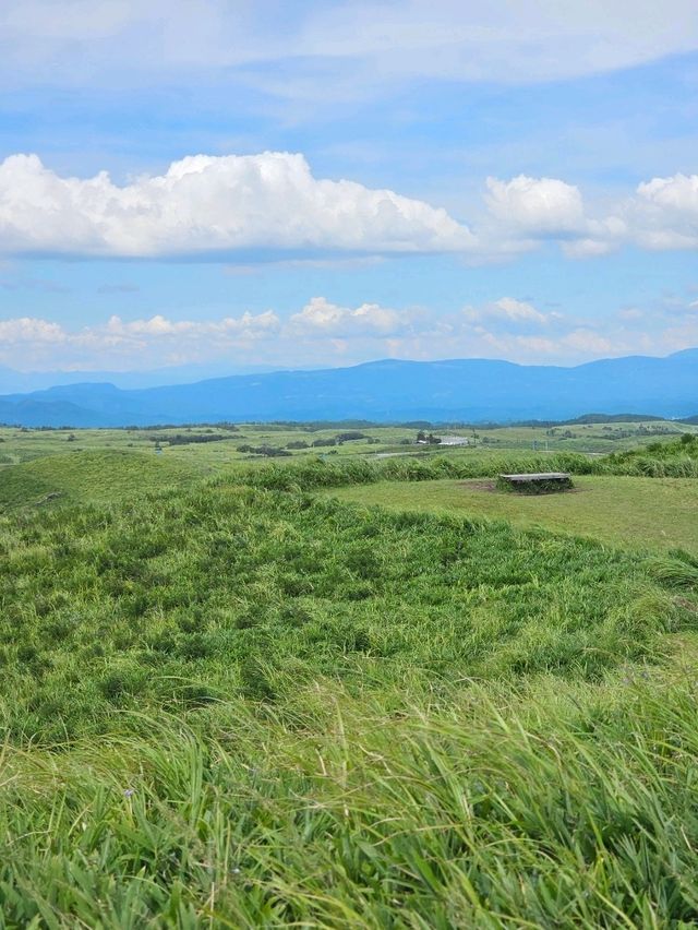 阿蘇五岳と外輪山を一望する、天空の大パノラマ 阿蘇五岳と外輪山を一望する、天空の大パノラマ