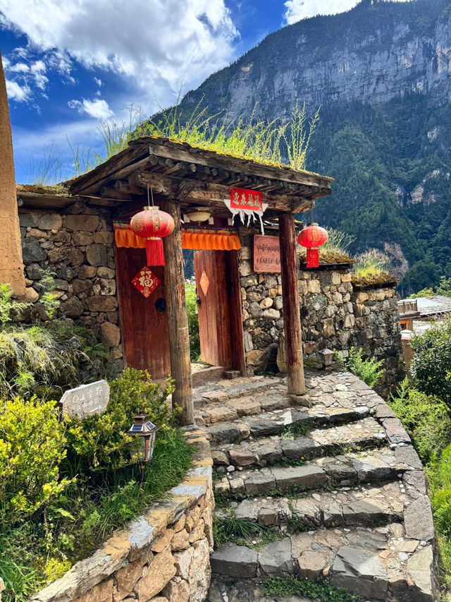 Tibetan Bliss in Shangri-La Tibetan Bliss in Shangri-La