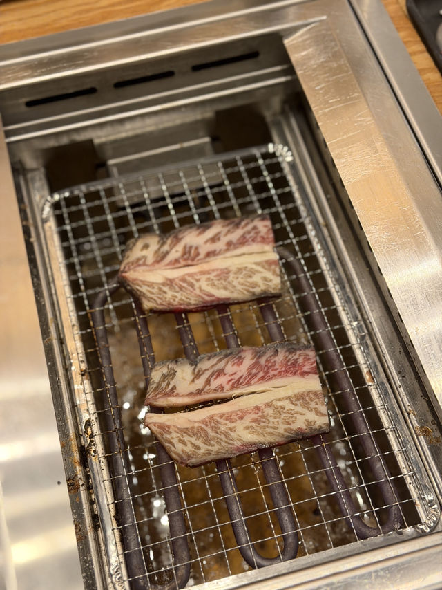 香港首間有的熟成牛肉的一人燒肉店 香港首間有的熟成牛肉的一人燒肉店