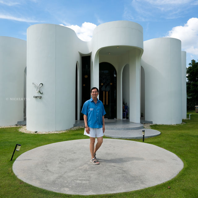 Inside Bangkok’s Most Sculptural Café: Curvy Dining