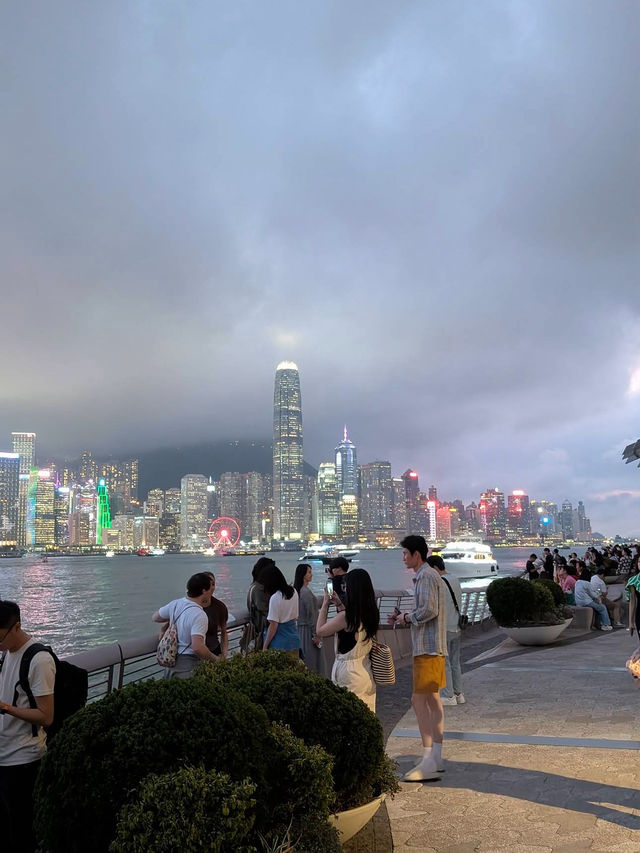 шоу света Symphony of Lights в Гонконге 