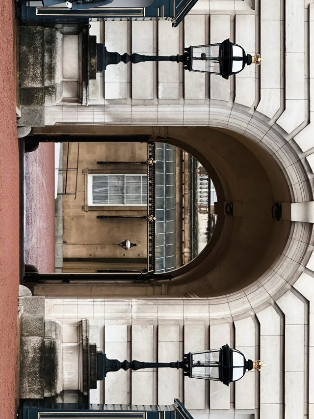 👑✨ BUCKINGHAM PALACE — LONDON’S ROYAL ICON 🇬🇧🏰