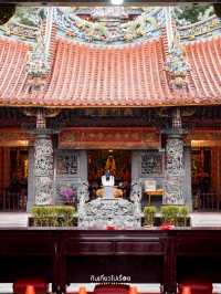 ไหว้พระในวันที่ฝนพรำ บรรยากาศสงบอย่างบอกไม่ถูก