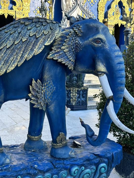 タイ・チェンライ】青に包まれる幻想寺院 ワット・ロンスアテン