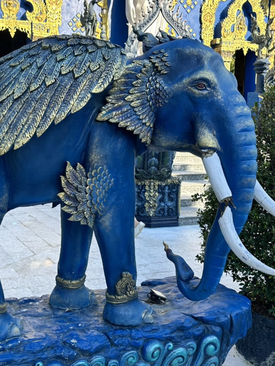 タイ・チェンライ】青に包まれる幻想寺院 ワット・ロンスアテン
