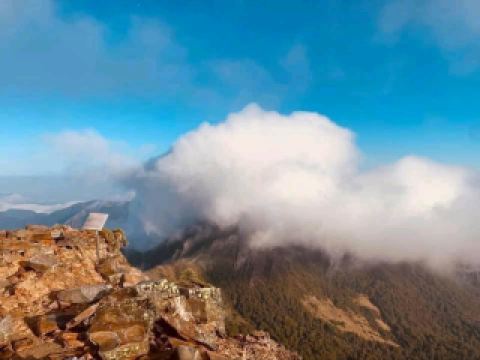 #January Destinations 2026 Pintian Mountain, at 3,524 meters above sea level, is one of Taiwan's "Ten Most Majestic Mountains" and the foremost of the "Four Beautiful Peaks of Wuling Mountain."

Located in Shei-Pa National Park, it is a famous high mountain on the northern ridge of the Xueshan Mountain Range, renowned for its massive folded rock formations and the precipitous "Pintian Cliff," offering panoramic views overlooking the Sheng Ridge and the Daba Peaks.

The summit is near the Xinda Mountain Lodge, and is typically booked as a 2-day, 1-night trip with Chi Youshan, making it a challenging mountain.

Geographical Features: Its unique shape, composed of folded hard sandstone, is a testament to mountain-building movements.

To its north lies the source of the Tamsui River, the Takjin River.

The panoramic views are excellent; on clear days, Turtle Island, Daba Peak, and the entire Sheng Ridge can be seen.

During winter, when the road is icy, conditions become extremely treacherous; caution is advised.